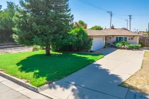1400 W 4th St, Madera, CA 93637