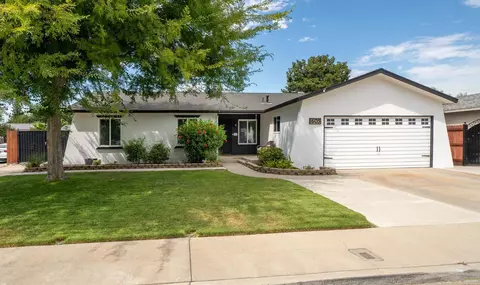 1605 Fairmont Ave, Clovis, CA 93611