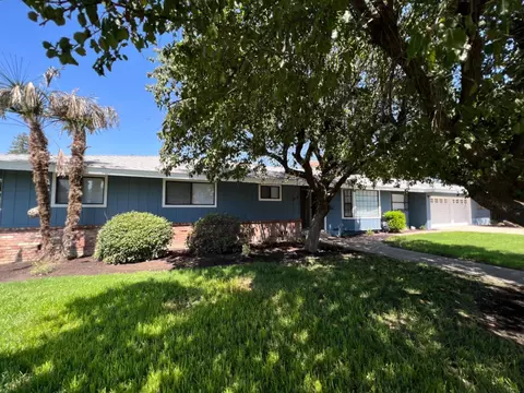 272 W Cypress Ave, Reedley, CA 93654