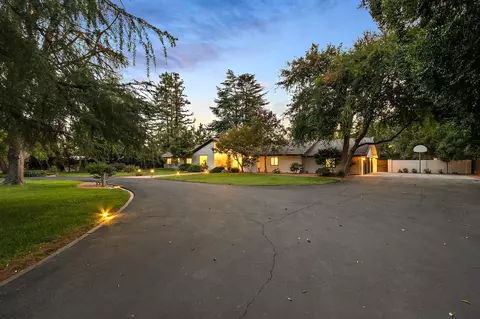 6667 N Van Ness Blvd, Fresno, CA 93711