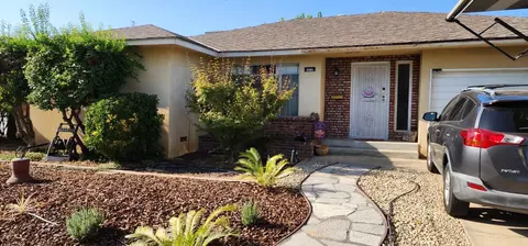 698 E San Jose Ave, Fresno, CA 93710
