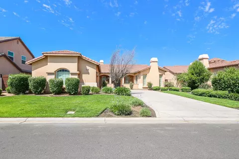 8455 Lake Shore Dr, Chowchilla, CA 93610