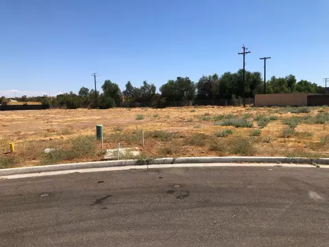 440 Park Creek Dr, Clovis, CA 93611