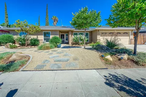 7458 N 4th St, Fresno, CA 93720