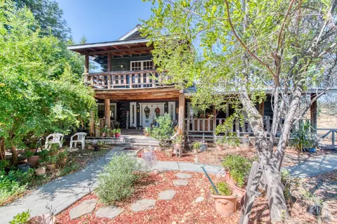 14444 Oak View Dr, Prather, CA 93651