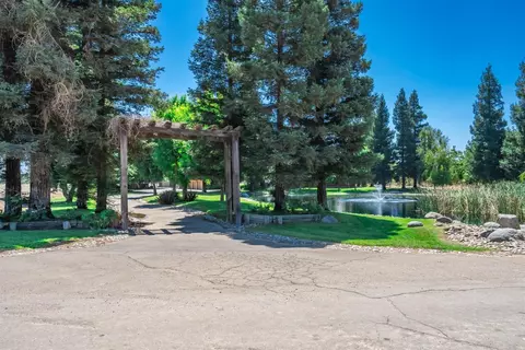 2361 E Laguna Ave, Laton, CA 93242