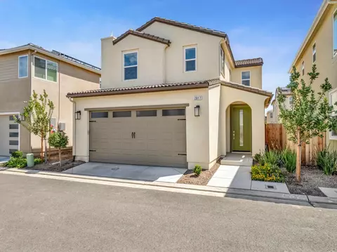 2017 N Playa Ln, Clovis, CA 93619