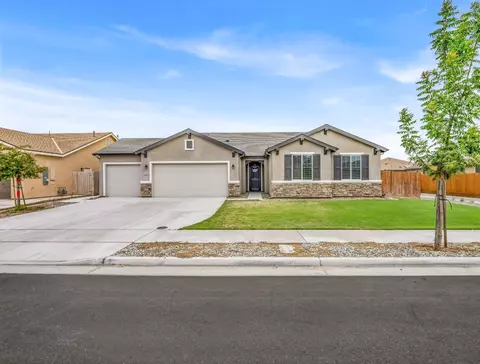 2233 Lake Ct, Kingsburg, CA 93631