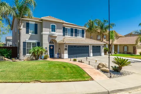 930 W Sandstone Ct, Hanford, CA 93230