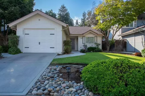 10050 N Grouse Run, Fresno, CA 93730