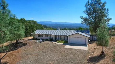 4349 Yellow Pine Hill Dr, Mariposa, CA 95338