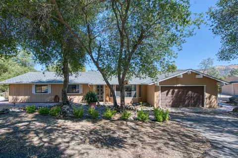 43739 Wells W Rd, Coarsegold, CA 93614