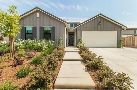 954 Little Canyon Dr, Madera, CA 93636