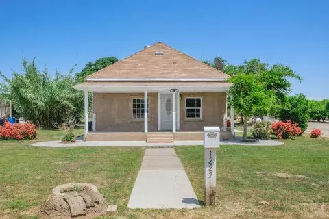 1229 7 12 Ave, Kingsburg, CA 93631
