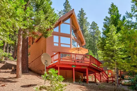 7230 Yosemite Park Way, Wawona, CA 95389