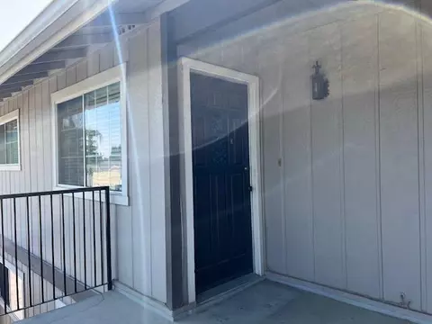 2500 14th Ave #E, Kingsburg, CA 93631