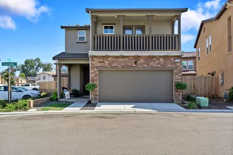 6299 E Overlook Way, Fresno, CA 93727