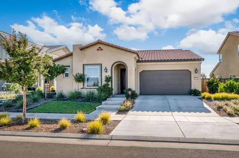 4389 Vineyard Dr, Madera, CA 93636