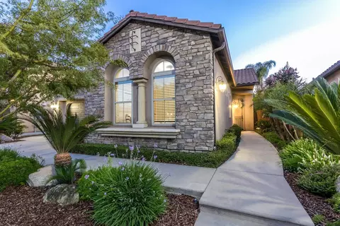 1449 E Via Estrella Ave, Fresno, CA 93730