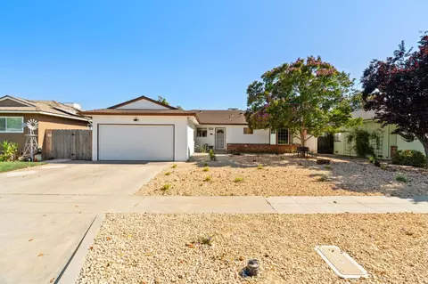 695 E Dovewood Ln, Fresno, CA 93710