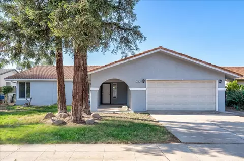 1562 Lincoln Ave, Clovis, CA 93611