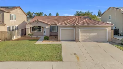 2713 Scott, Clovis, CA 93611