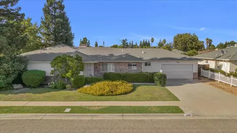 1094 E Los Altos Ave, Fresno, CA 93710