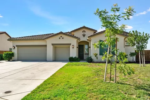 723 E Aretha Ave, Fowler, CA 93625
