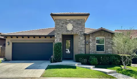 11350 N Via Napoli Dr, Fresno, CA 93730