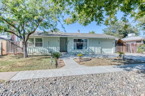 1904 W Sussex Way, Fresno, CA 93705