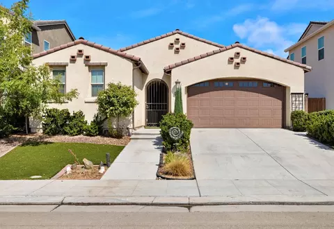 385 Fir St, Madera, CA 93636