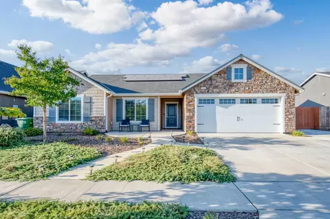 3184 Vine St, Sanger, CA 93657