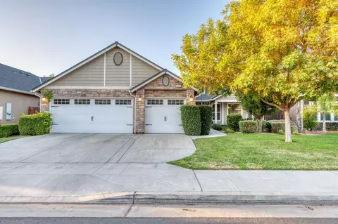 6832 W Oak Ave, Fresno, CA 93722