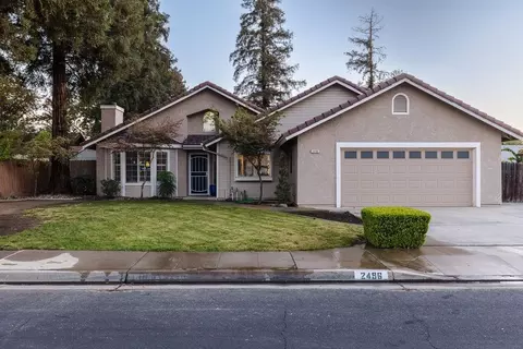2496 Los Altos Ave, Clovis, CA 93611
