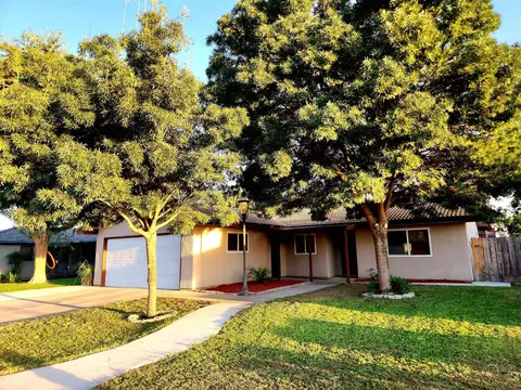 1210 Pontiac Ave, Clovis, CA 93612