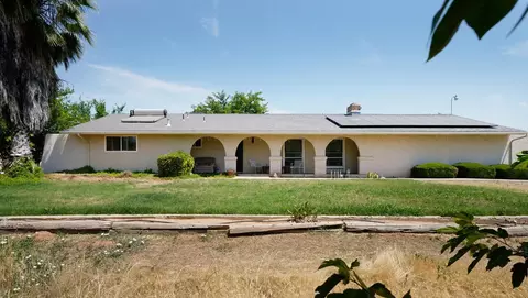 11736 E Shields Ave, Sanger, CA 93657