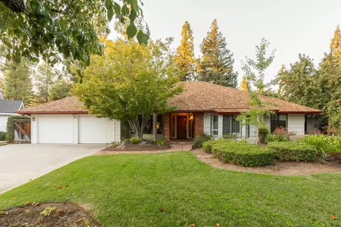 884 E Berkshire Ln, Fresno, CA 93720