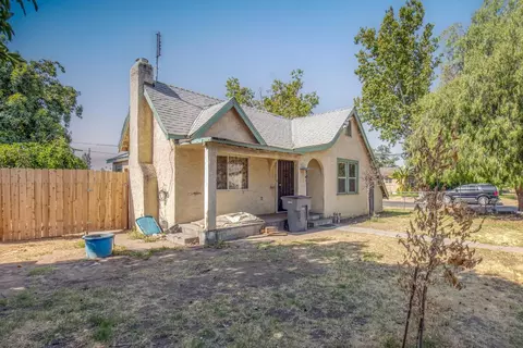 3402 E Illinois Ave, Fresno, CA 93702