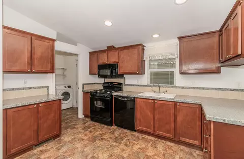 1551 6th Avenue Dr #17, Kingsburg, CA 93631