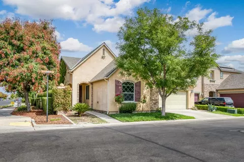 1697 N Connery Ln, Clovis, CA 93619