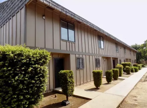 1221 N Peach Ave, Fresno, CA 93727