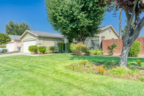 2699 Alamos Ave, Clovis, CA 93611