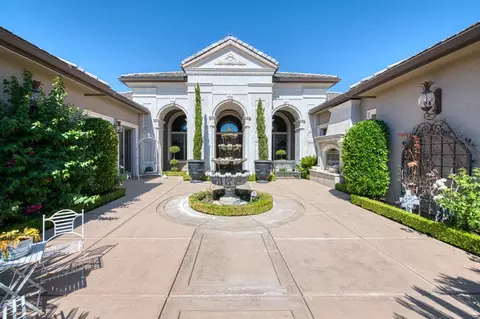 11290 N Knotting Hill Dr, Fresno, CA 93730