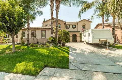 5282 E Geary St, Fresno, CA 93727