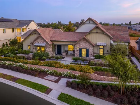 1754 Lester Ave, Clovis, CA 93619