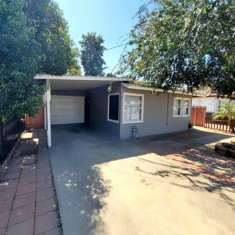 413 W Race Ave, Visalia, CA 93291