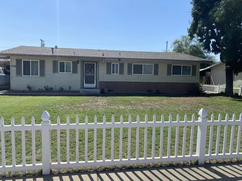 358 W Wayside Dr, Dinuba, CA 93618