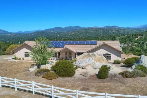 48660 Opah Dr, Oakhurst, CA 93644