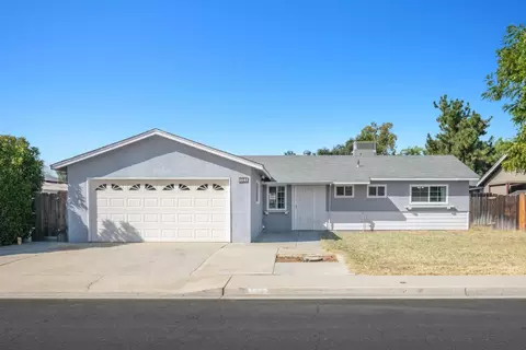 1467 Roberts Ave, Clovis, CA 93611