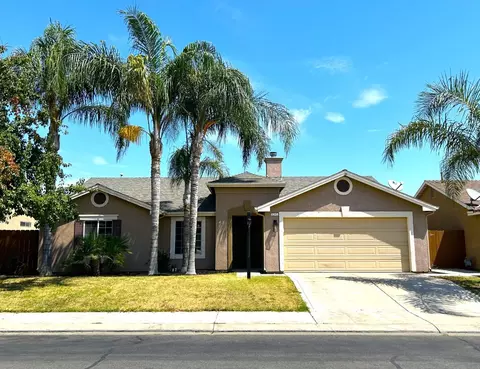 5245 E Blossom Ln, Fresno, CA 93725